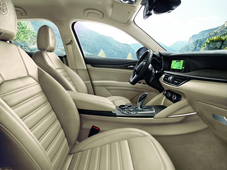 Интерьер Alfa Romeo Stelvio (949) 2017 года  (WW) (фото 75 из 114)